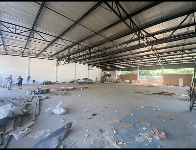 1,000M² WAREHOUSE TO LET IN BRIARDENE